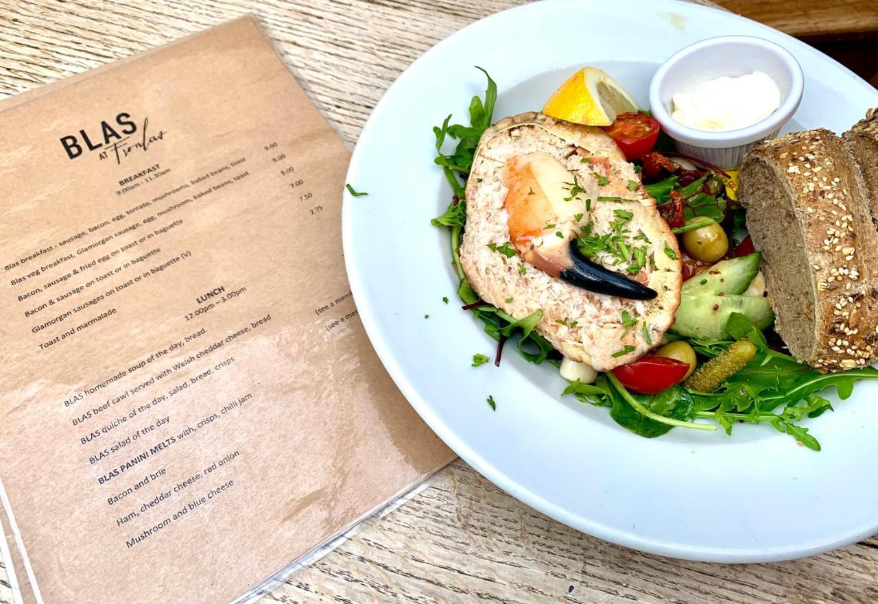 Blas At Fronlas Cafe - The Heart Of Newport Newport  Exterior foto